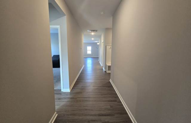Small Town Charm in St Pauls with 4 Bedrooms & 2 Baths! Gallery 3