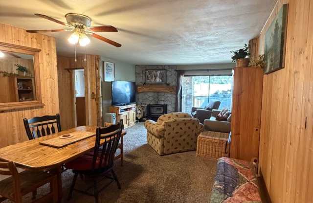 Cozy Furnished 2 Bedroom / 2 Bathroom Condo in Summit – Great Mammoth Location Gallery 3
