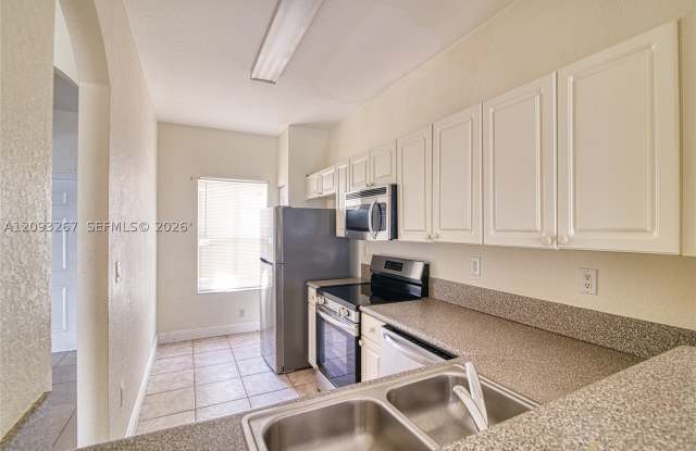 4928 SW 140th Ter Gallery 3