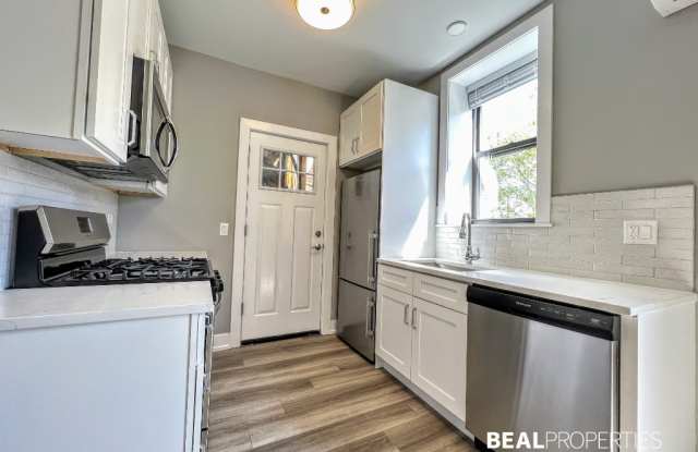 3935 N Janssen Ave photos photos