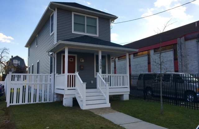 1302 Washington Avenue Gallery 2