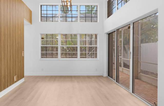 1525 Seabay Road Gallery 2