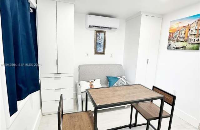 2400 NW 9th St photos photos