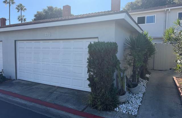 Spacious 4 Bedroom Huntington Beach Townhome | Near the Beach Gallery 3