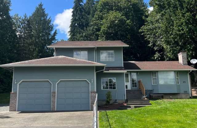 3 bedroom 2.5 bathroom Home in Lake Stevens - Shop and Lawn Mowing Included! photos photos