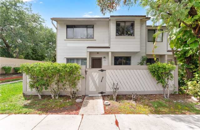 3541 NW 99th Ter photos photos