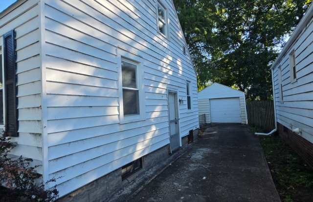 2 bedroom/ 1 bath in Harvard park $1200 Gallery 4