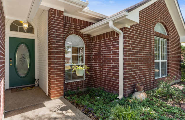 Great 3 Bedroom 2 Bath Home in Midway ISD! Gallery 4