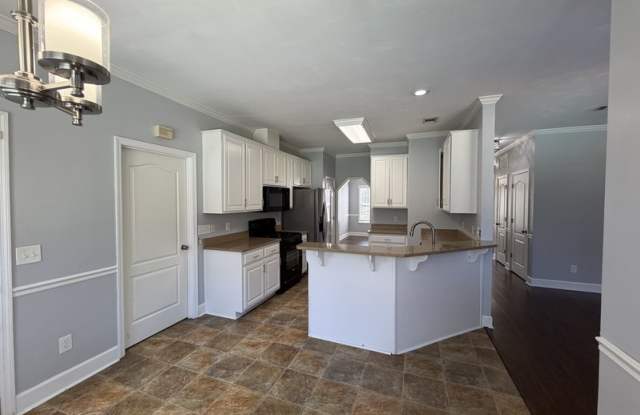 1829 Wagon Wheel Cir W Gallery 1
