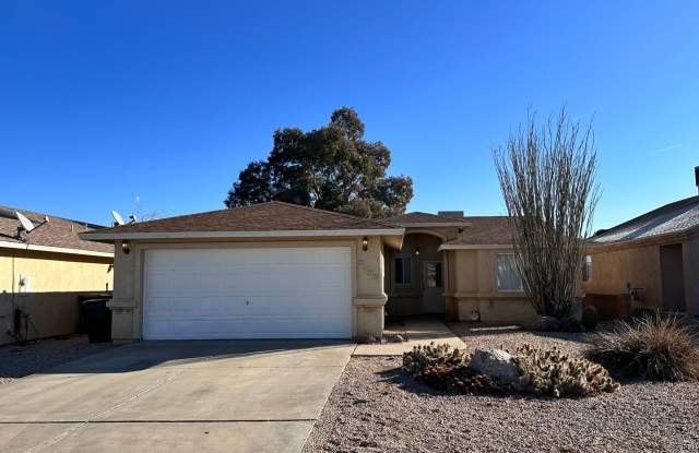 Great 3 Bedroom, 2 Bath Home Centrally located in Kingman! photos photos