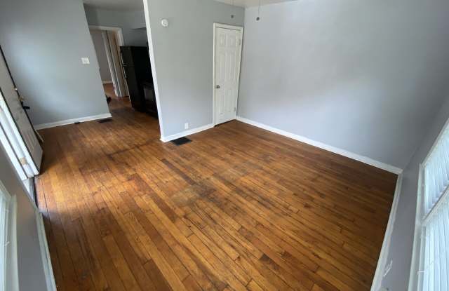 607 N Tibbs Avenue Gallery 3