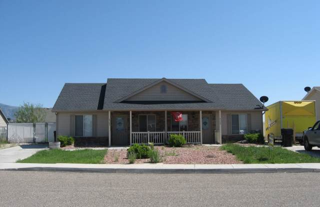 Duplex near Iron Springs Elementary Gallery 1