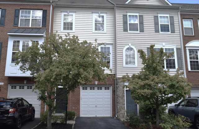 42523 MAGELLAN SQ - 42523 Magellan Square, Brambleton, VA 20148