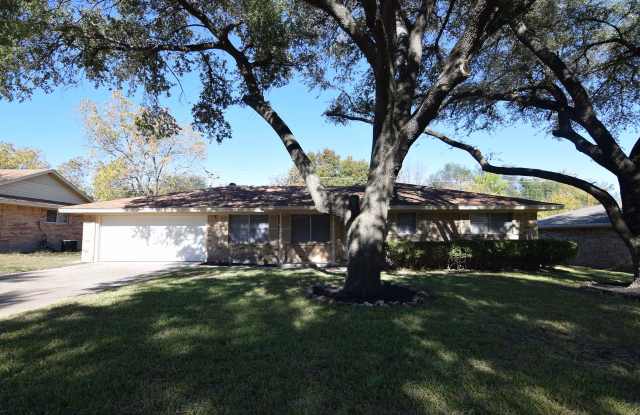 106 E Upshaw Ave - 106 East Upshaw Avenue, Temple, TX 76501