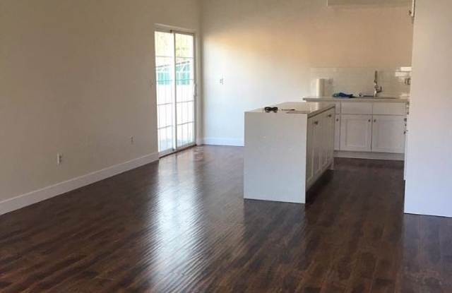 1323 N Eastern Ave Gallery 4