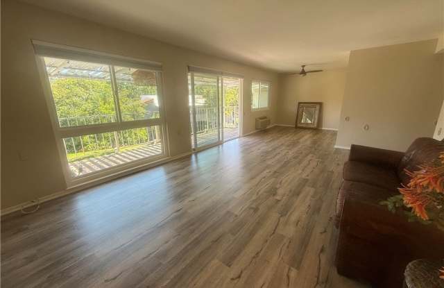 863 Ronda Mendoza Gallery 4