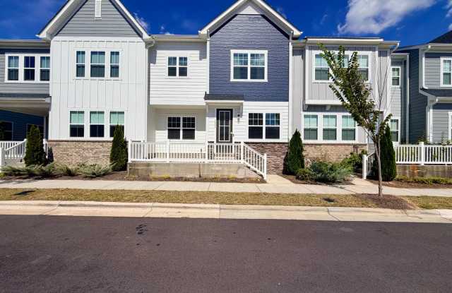 Beautiful 3BR Townhouse in Terraces at Farmington; Available Furnished or Unfurnished! Gallery 1