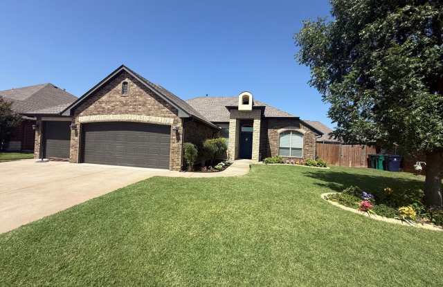 3 bed plus office, Neighborhood amenities include a neighborhood pond, Pool and playground! Gallery 1