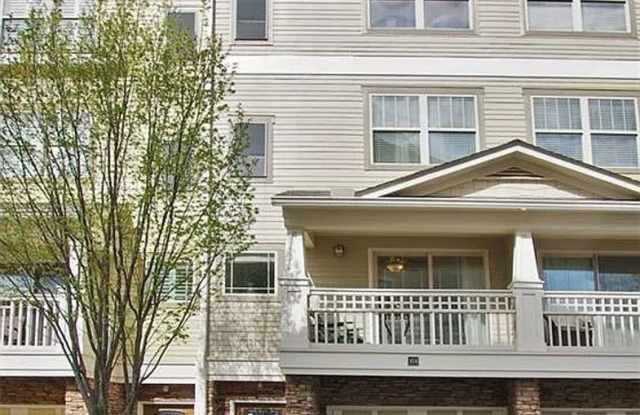 2/2.5 Townhome w/ Balcony in Great Location Close to GA Tech, Midtown, and Buckhead! photos photos