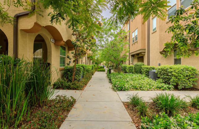 Amazing 3 Bd/ 3 Ba Townhome in Van Nuys! Gallery 4