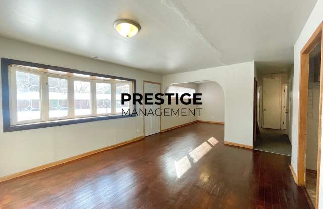 3BD/1BA Home In Gary Gallery 4