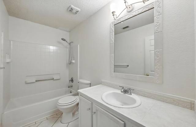 5025 Boxwood Lane Gallery 3