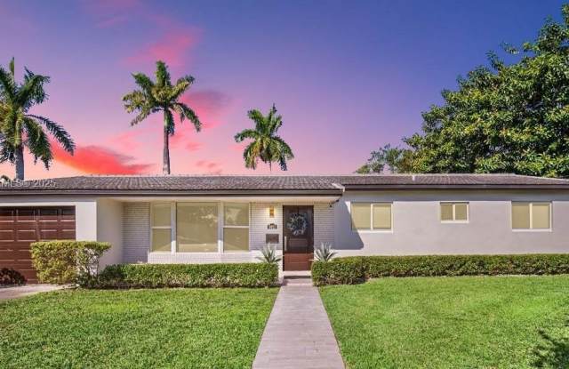 9621 SW 58th St photos photos