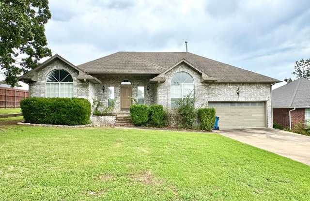 Well-maintained 3-bedroom, 2-bath home in a quiet McAlester neighborhood! - 1713 Red Bud Lane, McAlester, OK 74501