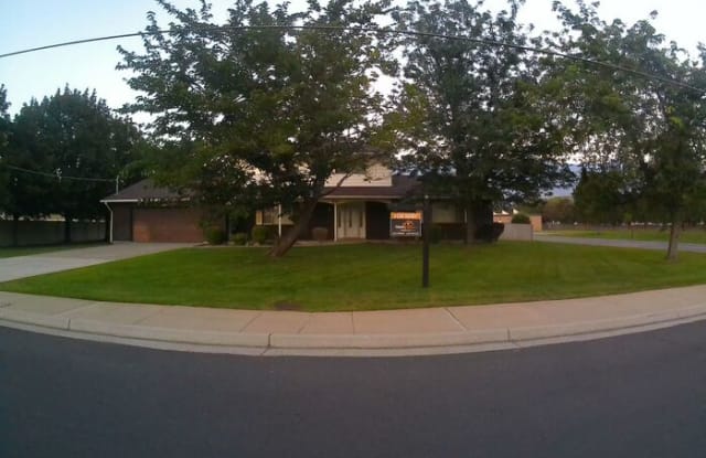 321 South Whitesides Street Gallery 2