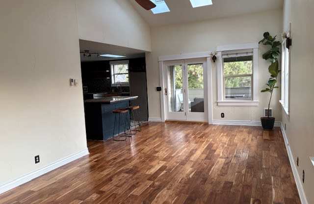 550 Holly Street photos photos