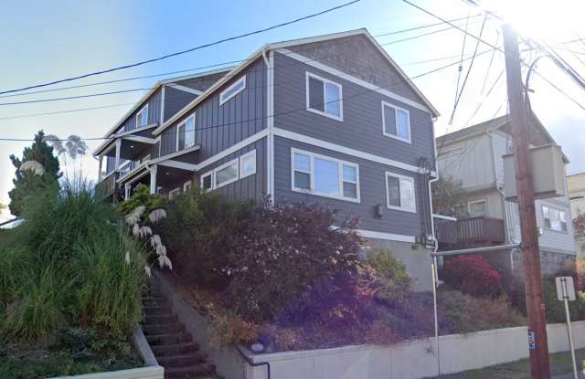 Modern 3-Bed Duplex with Hilltop Views and Prime Bremerton Location photos photos Modern 3-Bed Duplex with Hilltop Views and Prime Bremerton Location photos photos