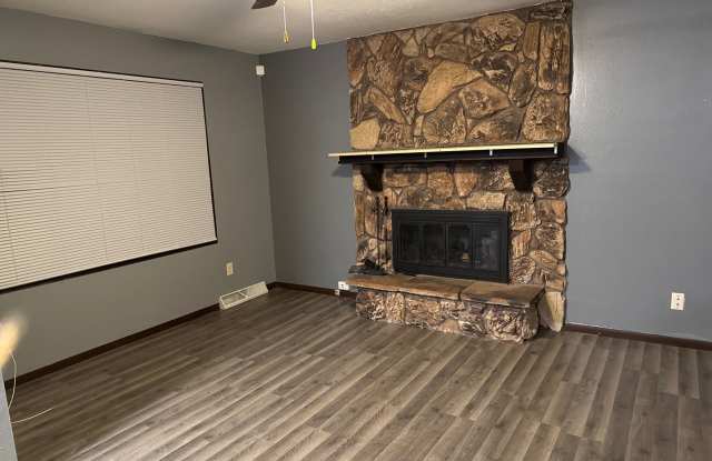 Spacious 3 BR/2 BA in nice north-side culdesac! photos photos