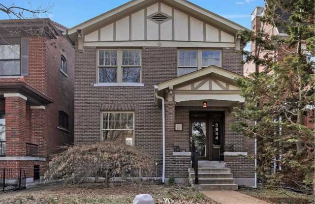 5944 Pershing Ave photos photos