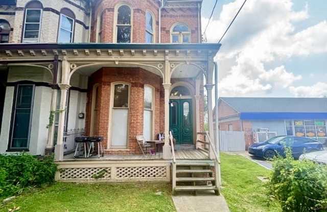 950 Columbia Ave photos photos