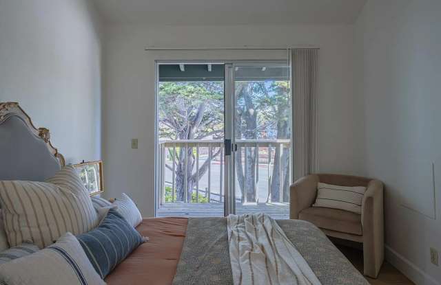 1047 Highland St Apt G Gallery 1