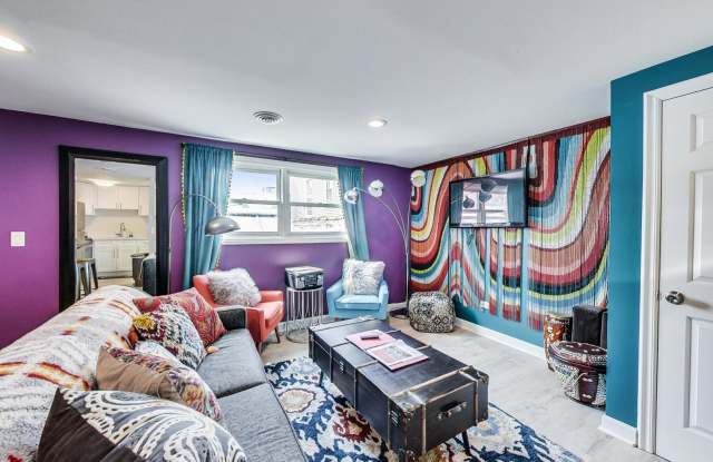 2548 North SOUTHPORT Avenue Gallery 3