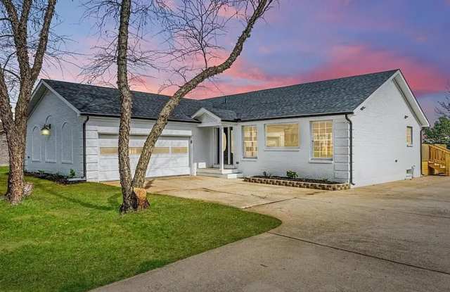 Fully Renovated 4 Bedroom Gallery 1
