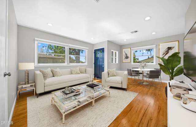 422 1/2 Voilet Avenue Gallery 2