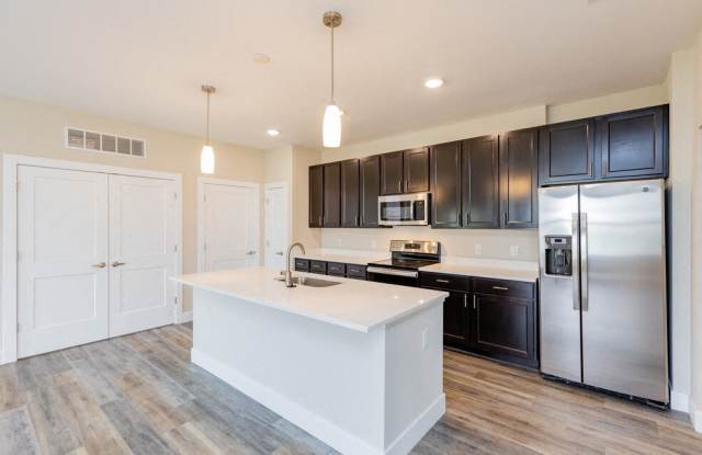 Flats at Summit Station photos photos