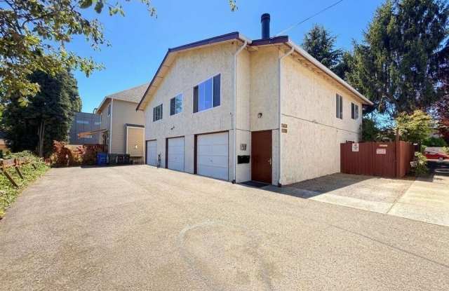 8848 Interlake Ave N Gallery 1