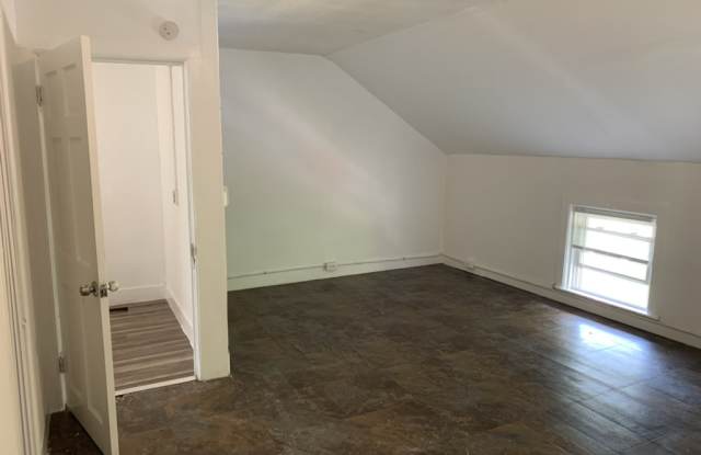 480 Norwich Avenue Gallery 1