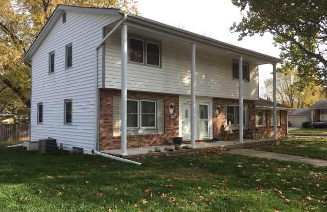 Updated 2BR/1.5BA with garage, lawn care included photos photos