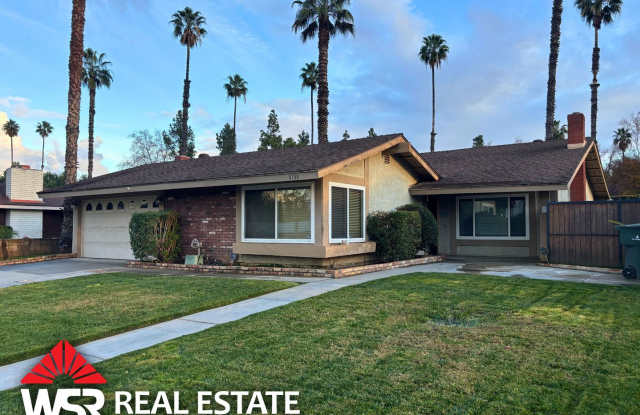 Spacious 5 Bedroom Home Near Victoria Ave with Easy Freeway Access photos photos