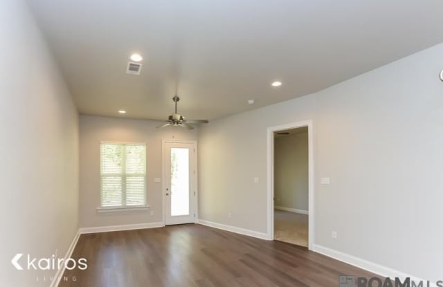 15713 Boothy Ln Gallery 2