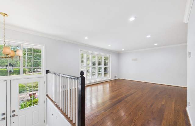 9201 CHERRYTREE Drive Gallery 4
