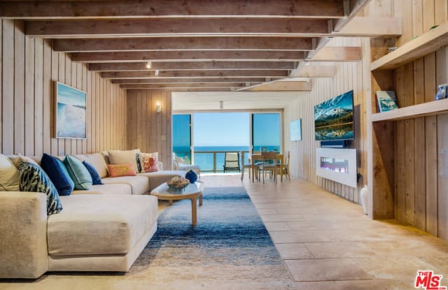 20534 PACIFIC COAST HWY - 20534 Pacific Coast Highway, Malibu, CA 90265