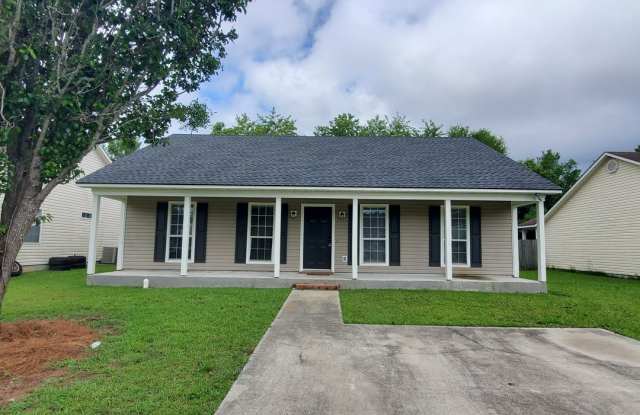 Charming 3-Bedroom Home with Private Fenced Yard in Valdosta, GA! photos photos
