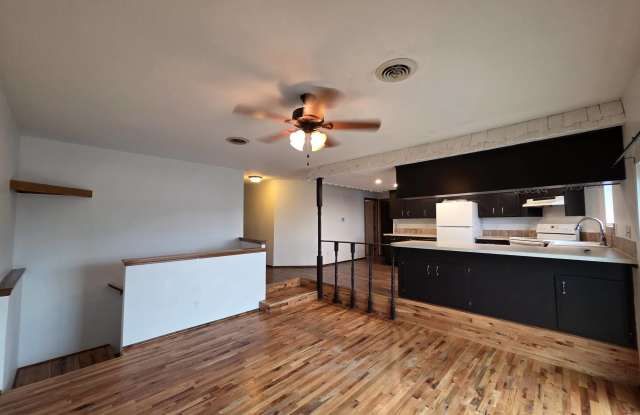 3718 West 17th Place Gallery 3