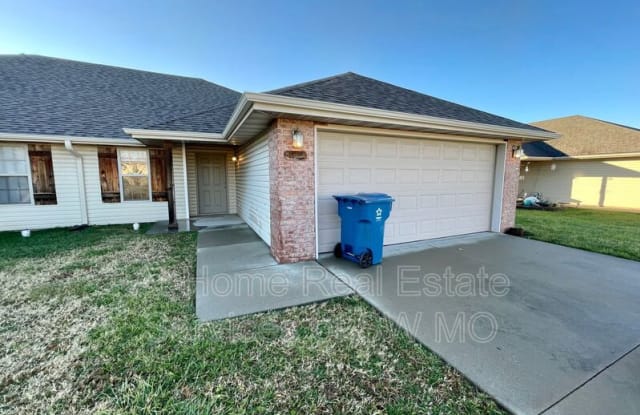 1123 N Northwood Gallery 1