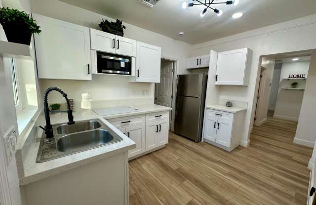 3125 E OAK Street unit: #2 photos photos